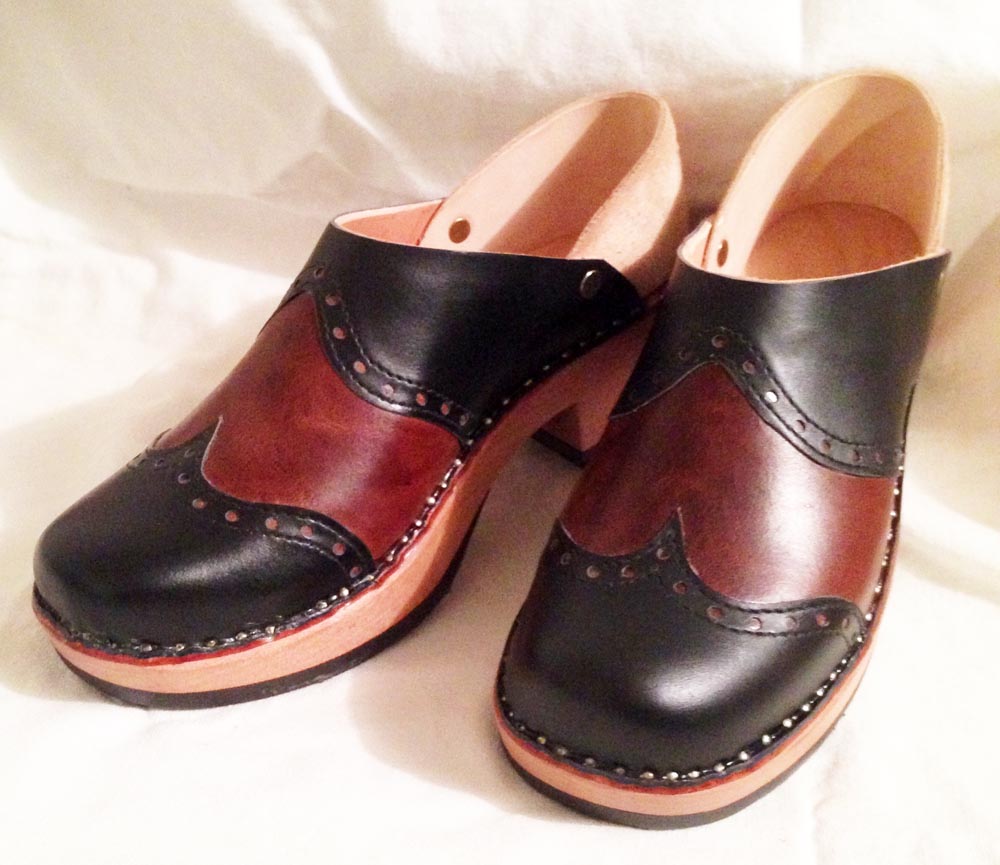 multnomah leather clogs